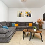 House 2186 Galižana