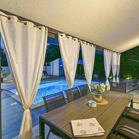 House 2186 Galižana