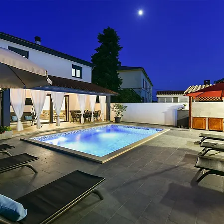 House 2186 Nyaraló *