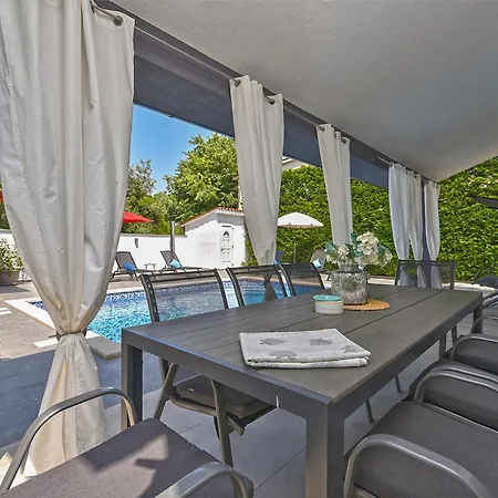 House 2186 Galižana