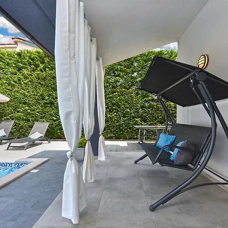 Nyaraló House 2186 Galižana