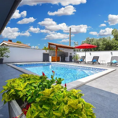 House 2186 Galižana