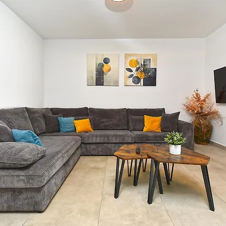 House 2186 Galižana