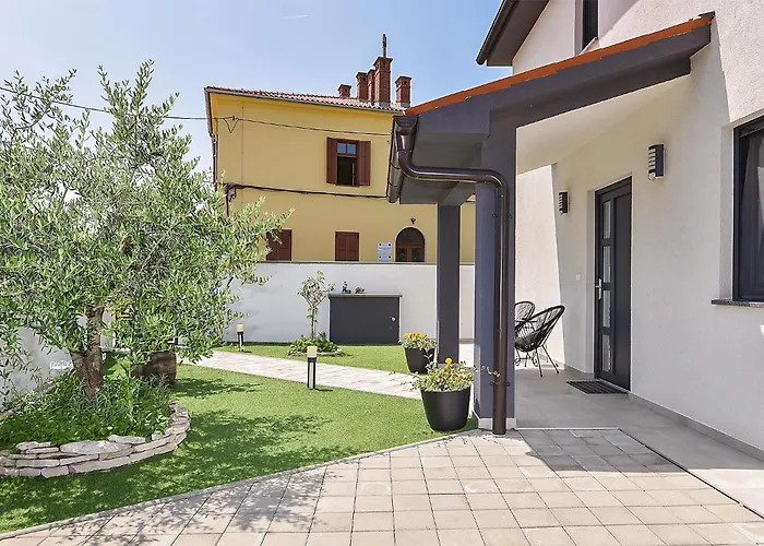 House 2186 Galižana