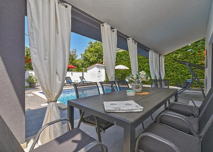 House 2186 Galižana