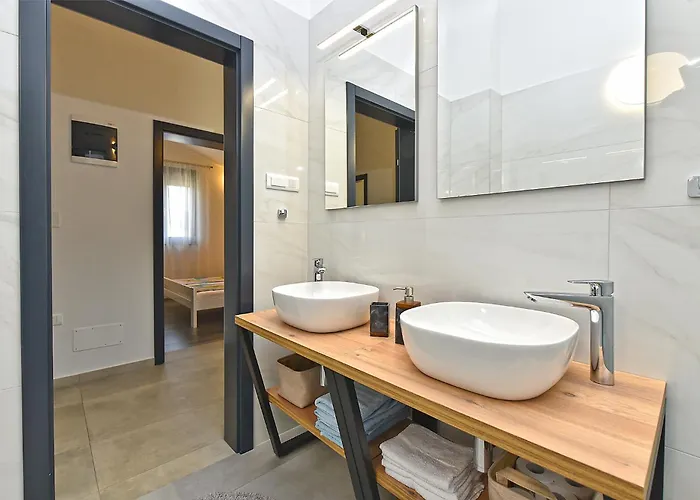 House 2186 * Galižana