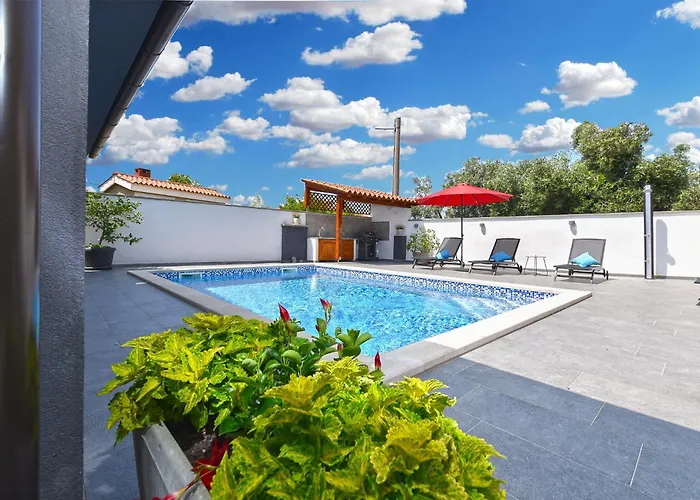 House 2186 Galižana